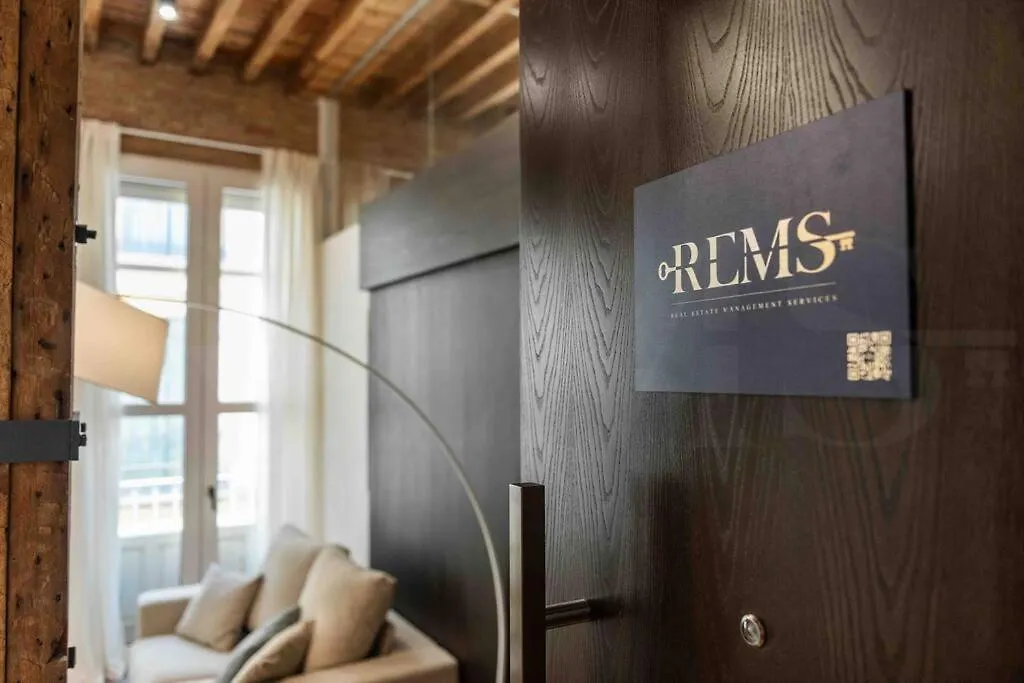 Eclectic & Elegant Apartment By Rems Malaga