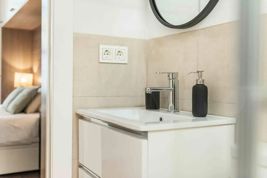 Eclectic & Elegant Apartment By Rems Malaga