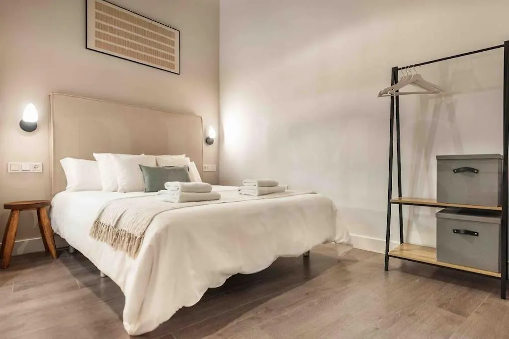 Eclectic & Elegant Apartment By Rems Malaga