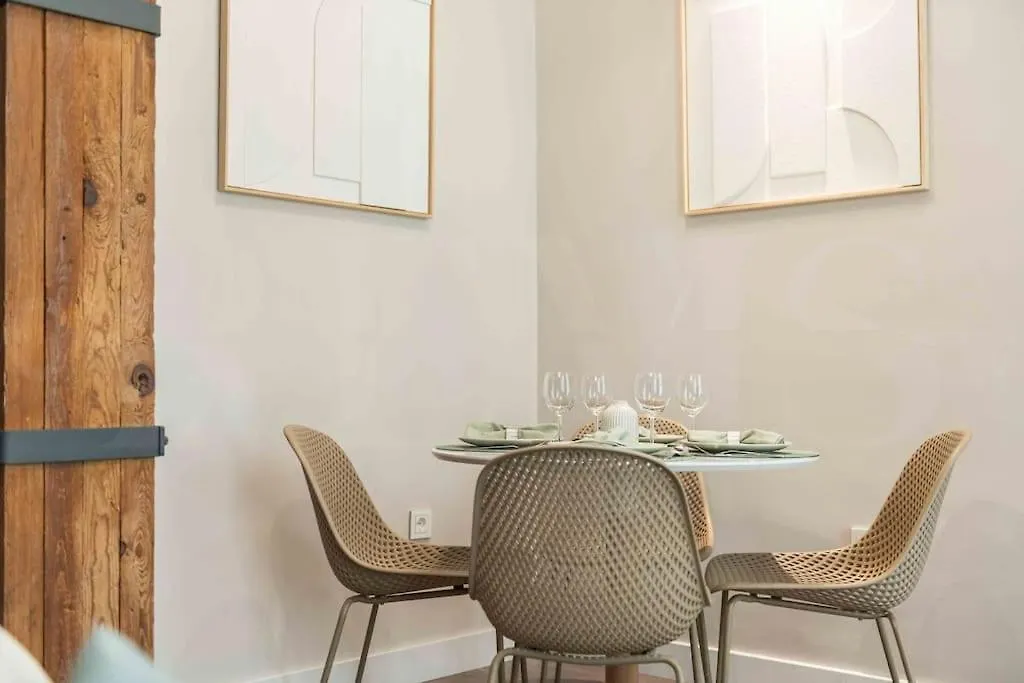 Eclectic & Elegant Apartment By Rems Malaga