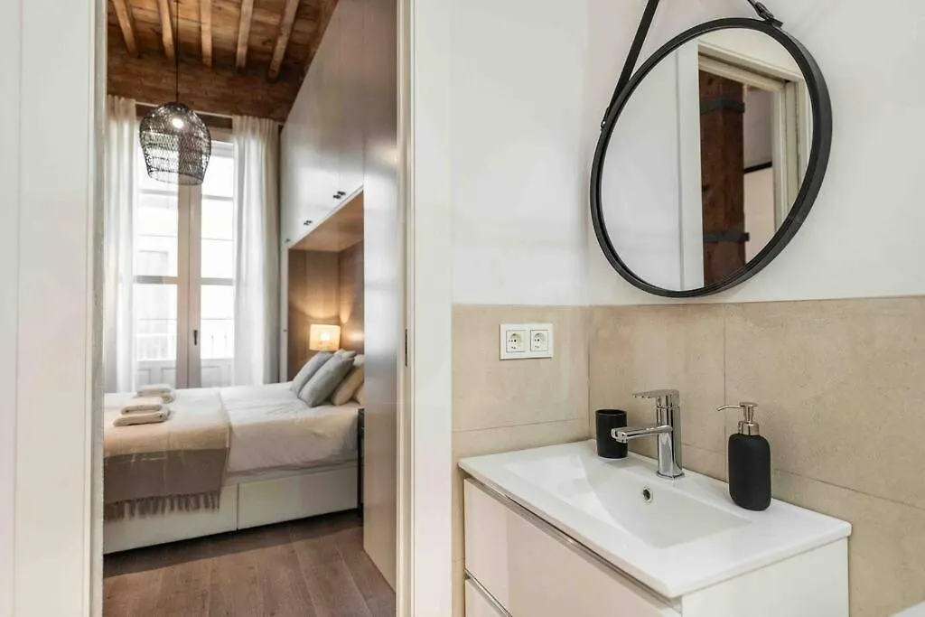 Eclectic & Elegant Apartment By Rems Malaga